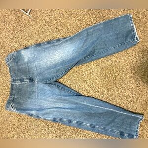 Best jeans, it has side pockets, with cut off on the bottom, baggy and stylish.